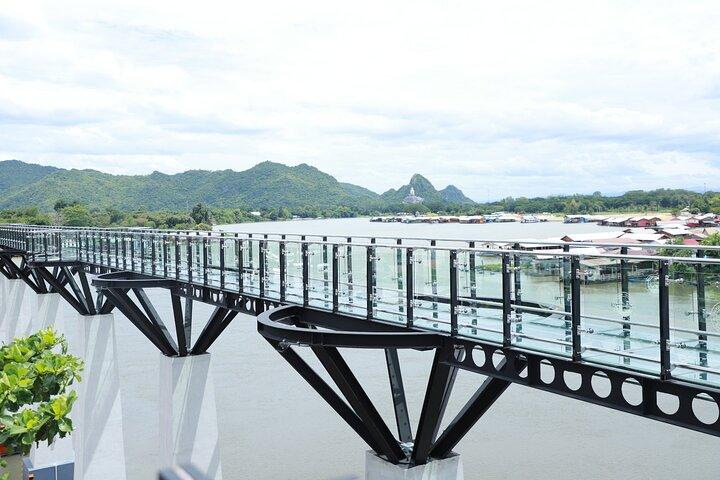 Kanchanaburi River Kwai Death Railway, Khao Poon Cave Bootsfahrt