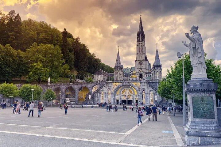 Lourdes Day Trip fra Paris Helligdomme og besøg inkluderet