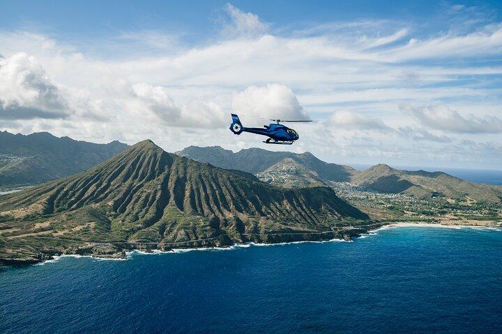 Blauer Himmel von Oahu Hubschrauberrundflug