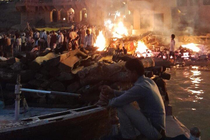Eeuwige Vuurwandeling Harischandra naar Manikarnika Ghat