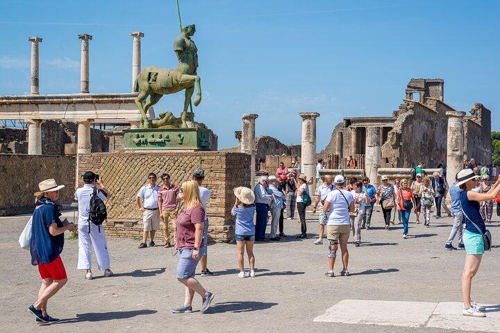 Visita guiada de dia inteiro a Pompeia e o Monte Vesúvio com acesso prioritário