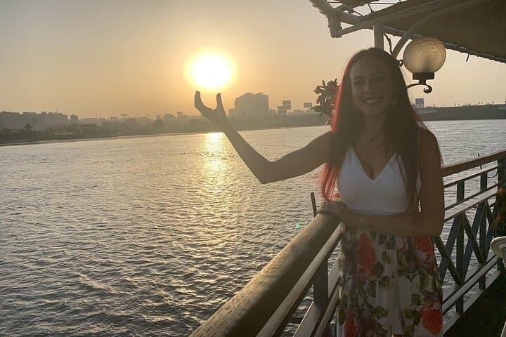 Dinner cruise on the banks of the Nile with a 5 star open buffet