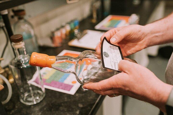Destilar uma garrafa de Gin em mini copper stills