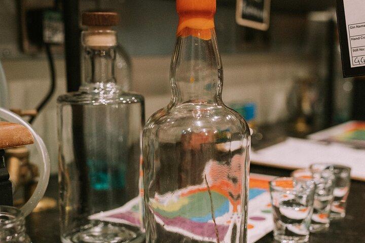Destilar uma garrafa de Gin em mini copper stills