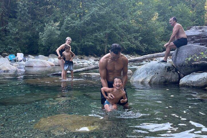 Lynn Canyon Nature Tour Hike, nadar e explorar com um local