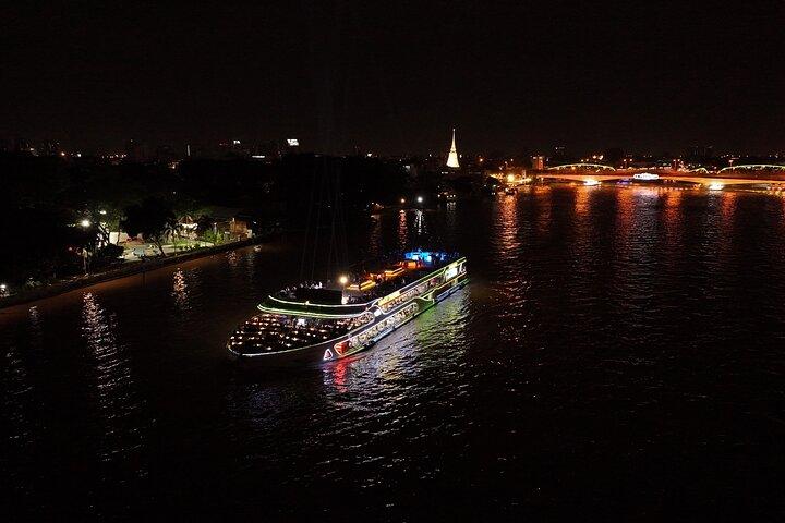 Sawasdee Chao Phraya Diner Cruise in Bangkok
