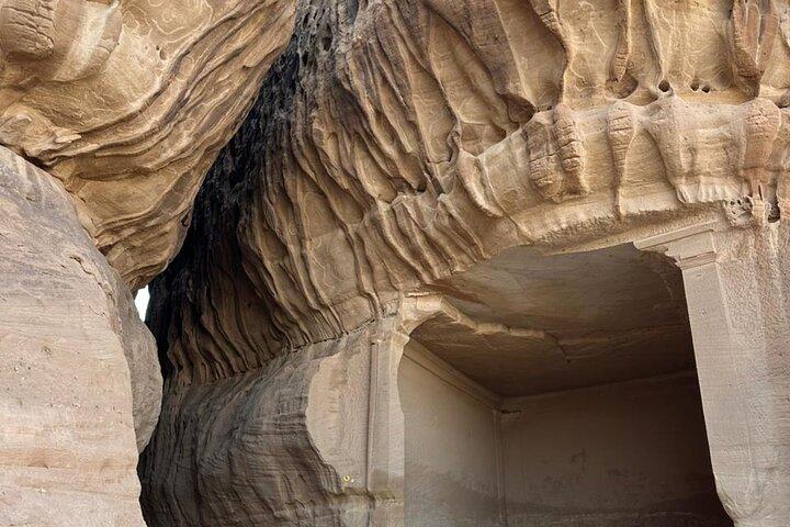 AlUla wonders : Hegra , Elephant rock , Old Town , Harrat