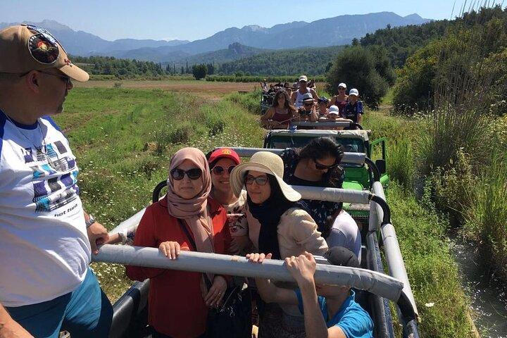Antalya Jeep Safari Abenteuer mit Mittagessen im lokalen Restaurant