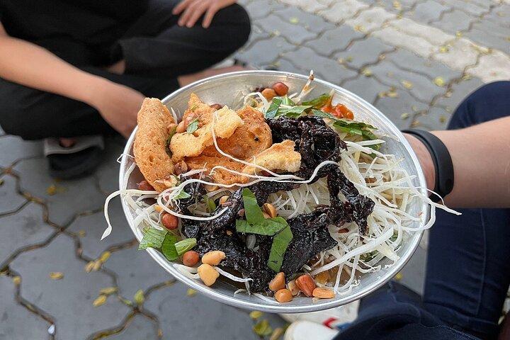 Excursão privada de comida de rua de motocicleta em Ho Chi Minh City