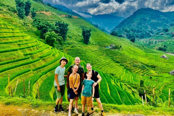SAPA Entdecken Sie wunderschöne Landschaften unter dem Berge Fansipan