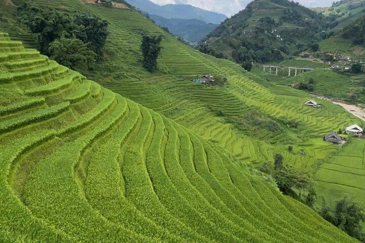 SAPA Entdecken Sie wunderschöne Landschaften unter dem Berge Fansipan
