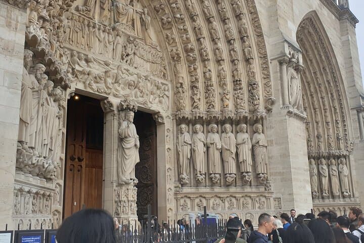 Paris Notre Dame Cathedral Interior Guided Tour
