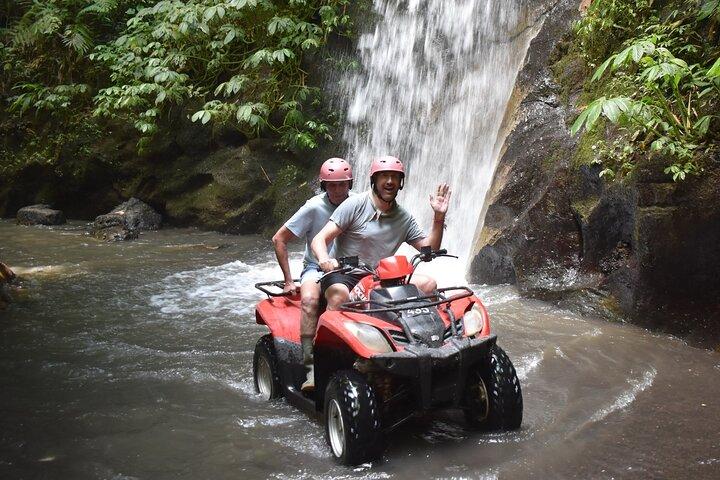 Tour en quad Ubud ATV con túnel y cascada