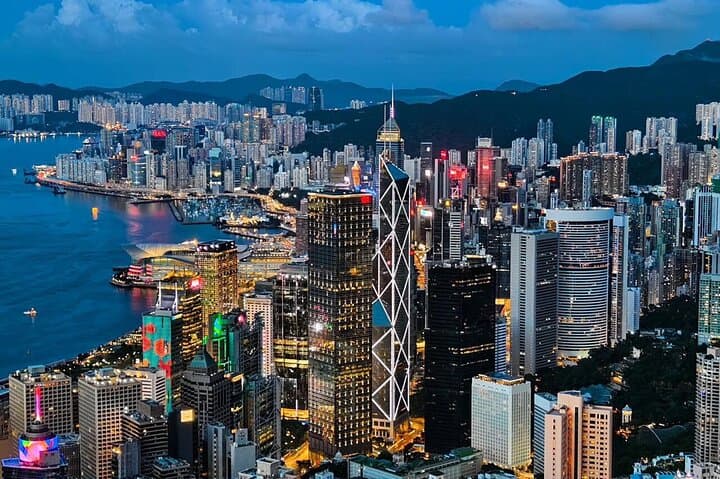 Hong Kong: Central CBD, Tai Kwun & Fast-Track Peak Tram Walk Tour