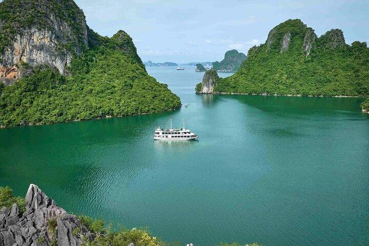 Halong Bay Luxury Day Cruise saindo de Hanói com a Alova Premium