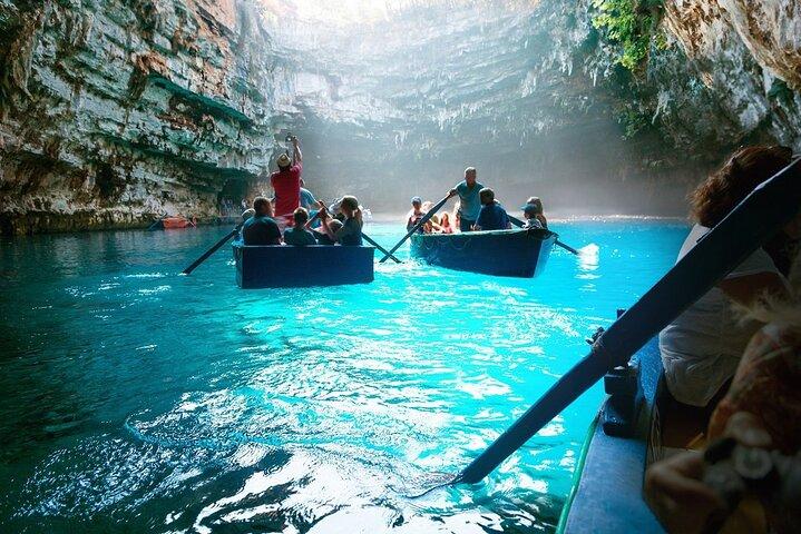Visite privée d'une demi-journée à Drogarati, Melissani et Antisamos Beach