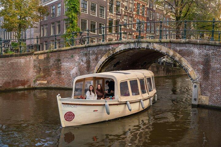Light Festival Boat Tour max. 10 Guests incl. Gluwhein/Snacks
