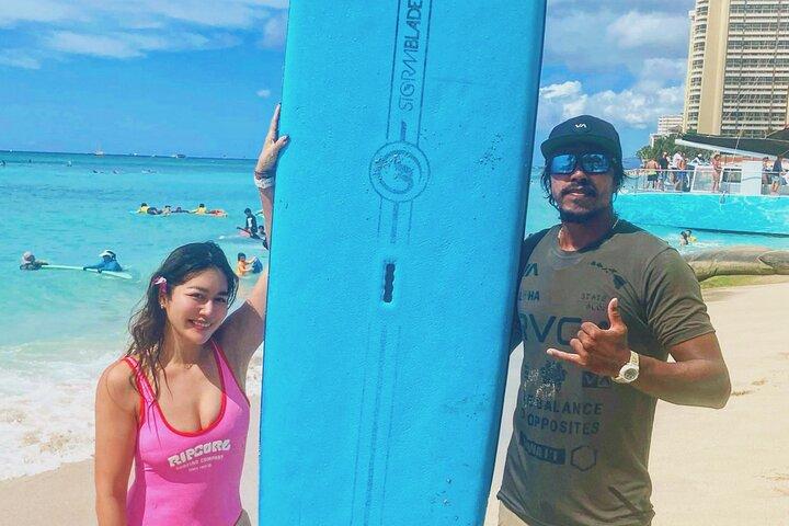 Waikiki Beginner Surflessen : Privé, Groep, & Familie Optie