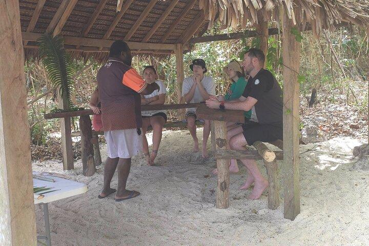 Vanuatu Moso Island Day Trip com churrasqueira e snorkeling na caverna azul