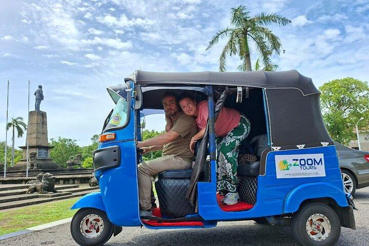 Colombo : Privé Tuk-Tuk City Tour met Gids & Alle Toegangskaarten