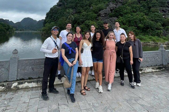 Kleine gedeelde tour Ninh Binh Trang An en Hang Mua per limousine