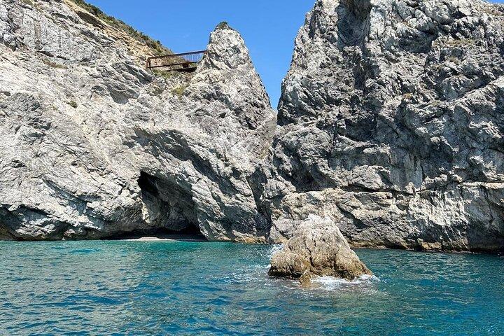 Tour privado en barco por la costa de Amalfi desde Salerno