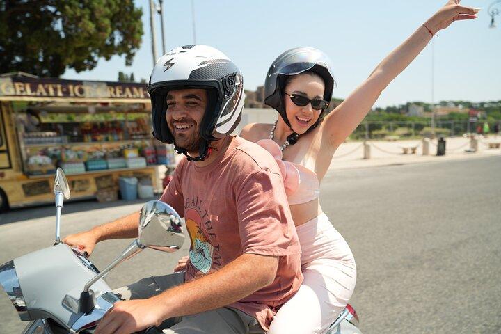 Rome’s Highest Hills Skyline Vespa Tour with Driver and Photo