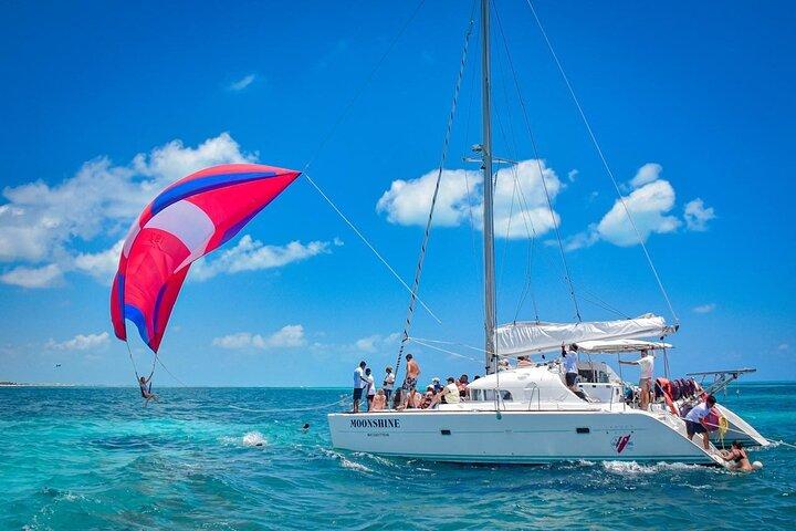 Isla Mujeres Rush: Katamaransnorkling och BUFFÉ på Beach Club