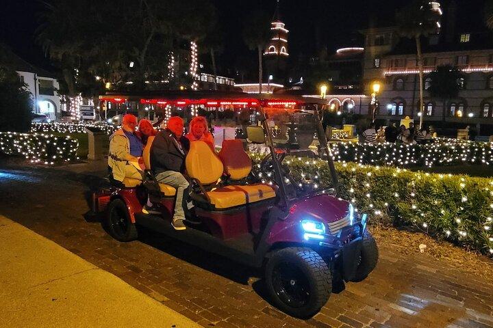 ゴルフカートで巡るきらめく夜の光の旅