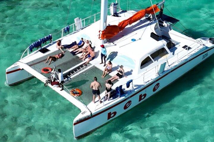 Cabo Rojo Katamaransejlads og snorkling OP til 20 gæster