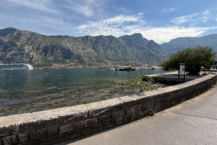 Explora el casco antiguo de Kotor en una excursión en bicicleta compartida