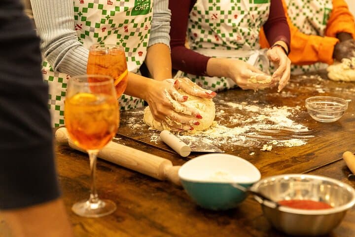 Rome: Hands-On Pizza Making Class with Spritz Mixology