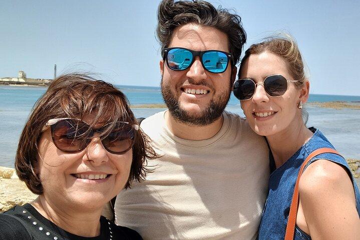 Cádiz Private Walking Tour com um local