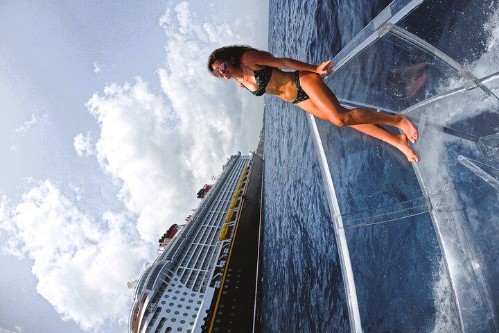 Barco transparente com snorkel, bebidas e sessão de fotos.