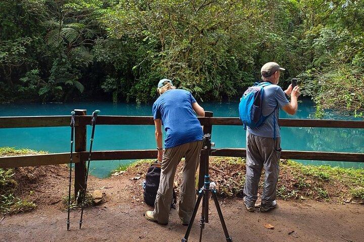 Wanderung zum Río Celeste Wasserfall im Tenorio Vulkan Nationalpark
