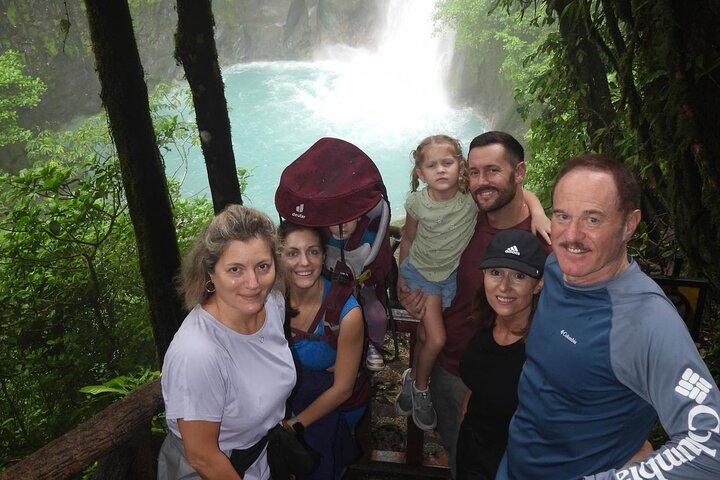 Wanderung zum Río Celeste Wasserfall im Tenorio Vulkan Nationalpark