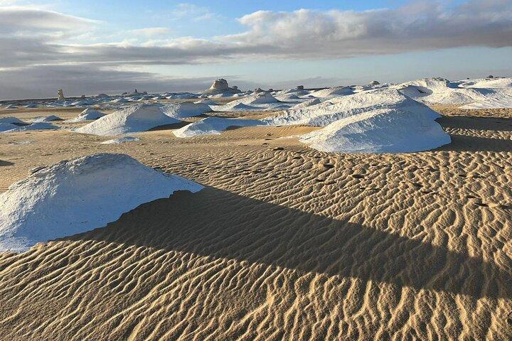 Excursão de 2 dias ao Deserto Branco e Bahariya Oasis do Cairo