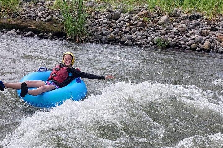 Tubing sul fiume selvaggio