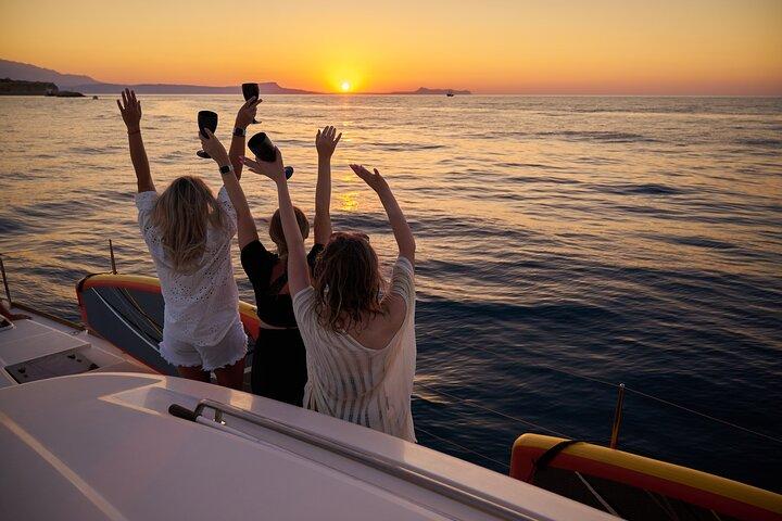 Rethymno : Sunset Catamaran Trip - Sushi & Barra libre