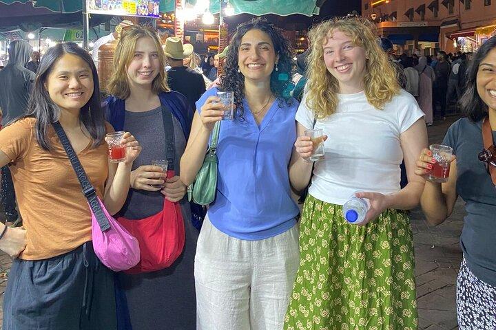 Street Food em sabores de Marrakech com um local