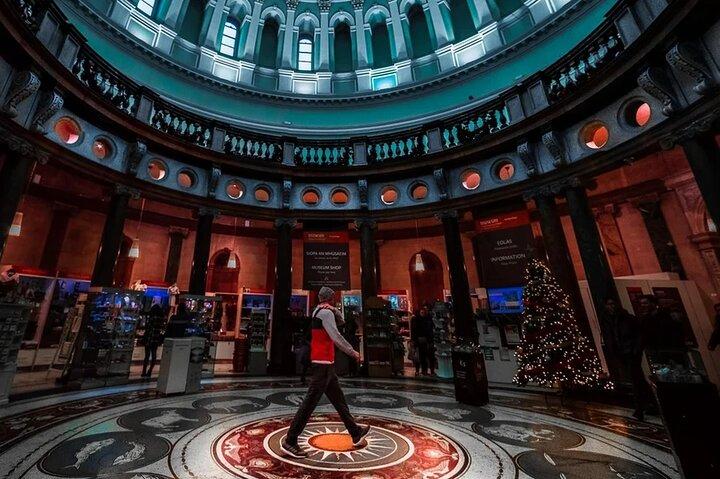 Dublin : ケルズの書。 国立博物館。 VIPヘリテージシティツアー。