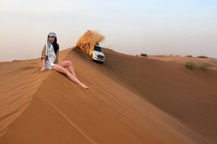 Dubai Red Dunes Desert Safari con Premium Camp 5 spettacoli e barbecue