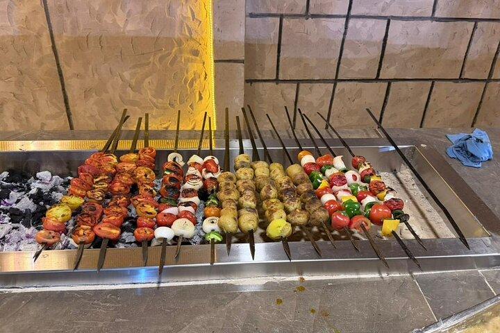 Dubai Red Dunes Desert Safari con Premium Camp 5 spettacoli e barbecue
