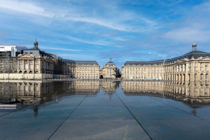 Bordeaux Private Walking Tour com um local