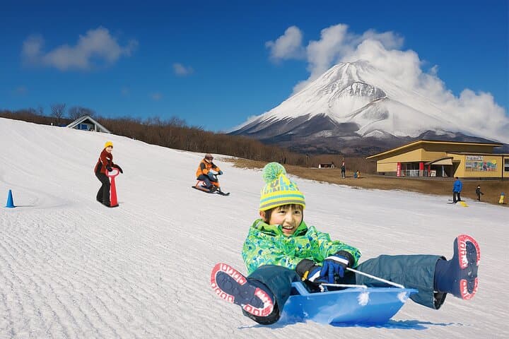 From Tokyo / Shinjuku: Fujiyama Snow Resort Yeti One Day Ski Trip