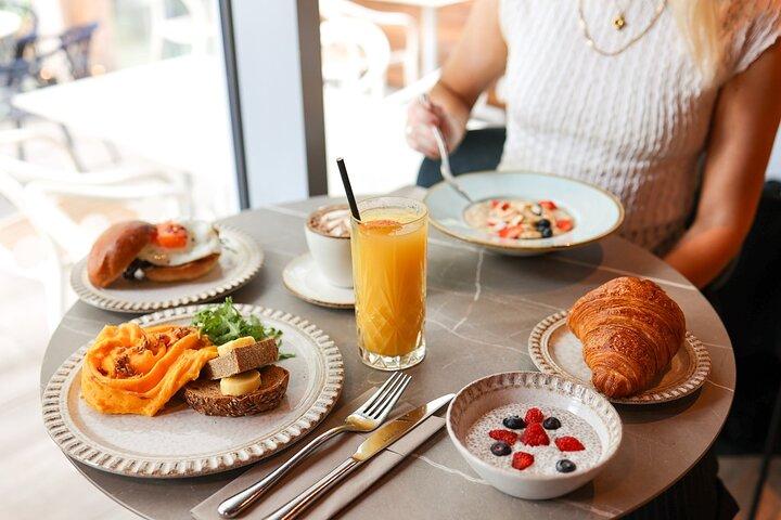 スカイガーデンアクセスチケット+カラマツレストランでの2コース朝食