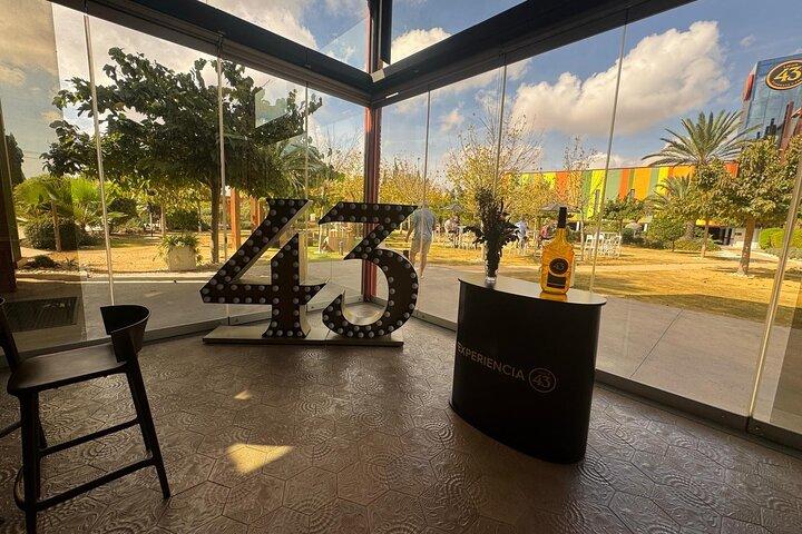 Carthagène ; Visite d'une distillerie avec dégustation et transferts en minibus