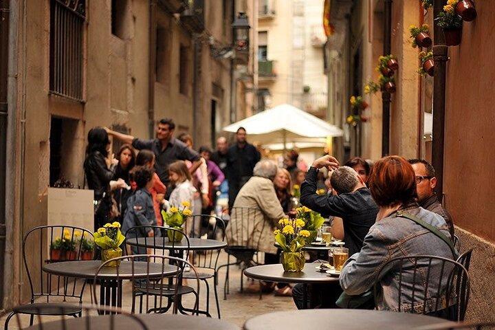 Girona Historical Guided All Inclusive piccolo gruppo da Barcellona