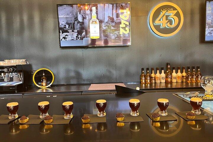 Carthagène ; Visite d'une distillerie avec dégustation et transferts en minibus
