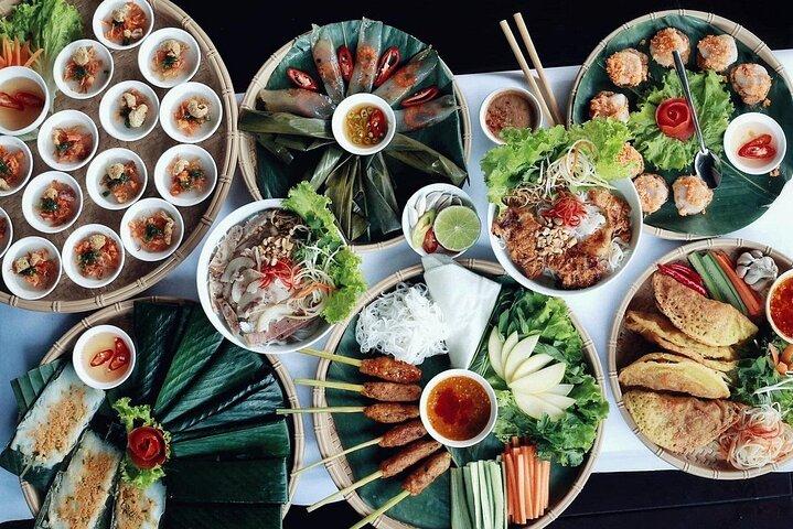 Hue by Night : Street Food Cyclo Tour